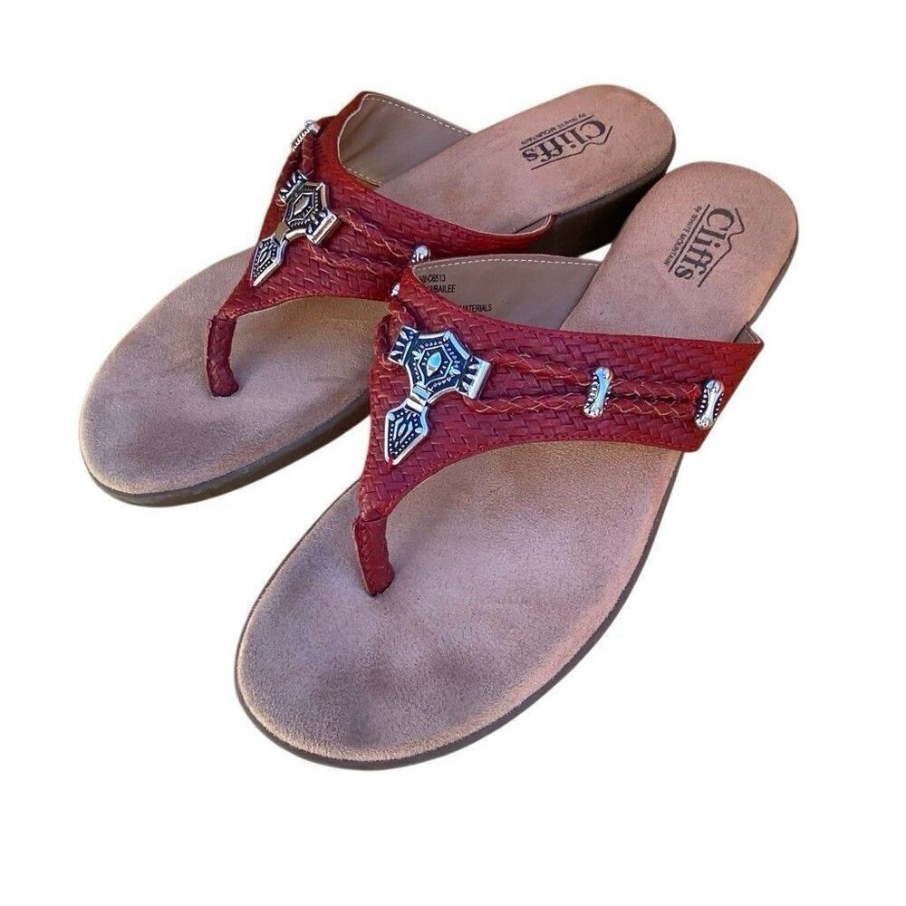 CLIFFS BY WHITE MOUNTAIN Women's Bailee Mini Wedge Sandal, Red/Woven Size 10